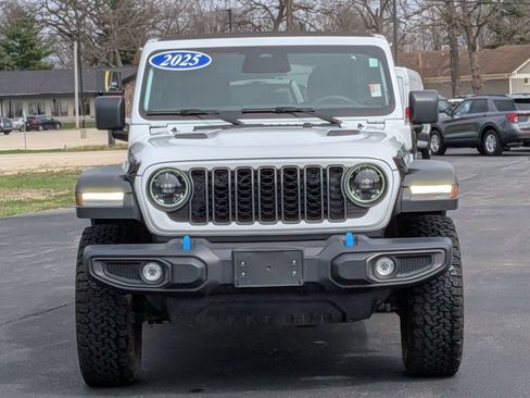 Used 2025 Jeep Wrangler Unlimited Rubicon 4xe w/ Convenience Group AWD/4WD image 2