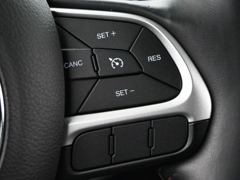 Used 2018 Jeep Compass Latitude w/ Popular Equipment Group image 6