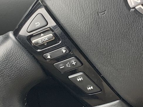 Used 2023 Nissan Armada SL image 28