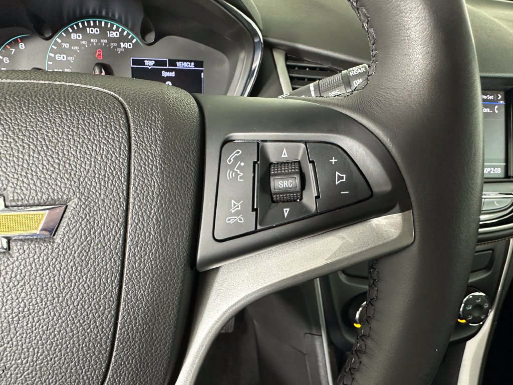 Used 2020 Chevrolet Trax LT w/ Driver Confidence Package FWD image 13