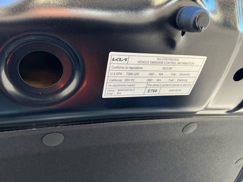 Used 2022 Kia Niro EX Premium image 24