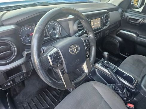 Used 2018 Toyota Tacoma SR5 AWD/4WD image 17