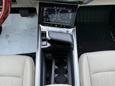 Used 2019 Audi e-tron Premium Plus image 38