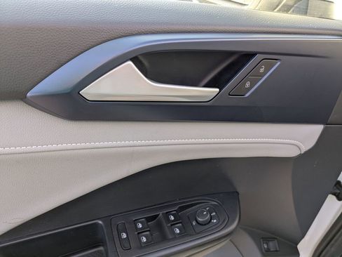 Used 2024 Volkswagen Taos SE image 54