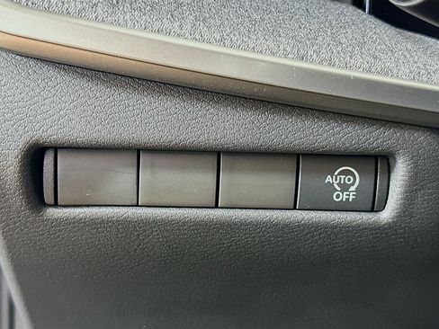 Used 2025 Nissan Kicks SV FWD image 17