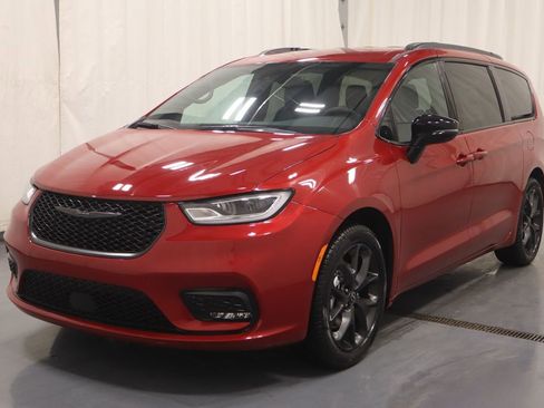 New 2026 Chrysler Pacifica Select image 6
