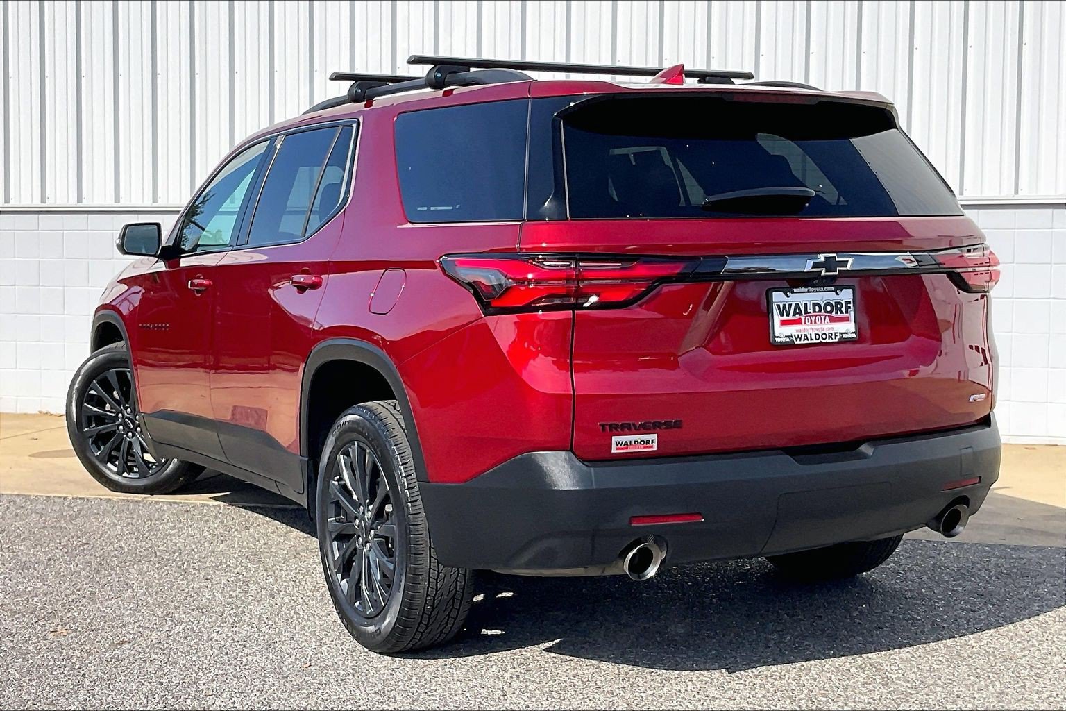 Used 2023 Chevrolet Traverse RS FWD image 15