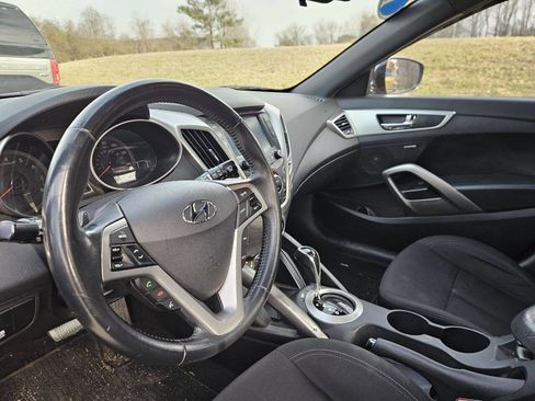 Used 2017 Hyundai Veloster Value Edition image 10