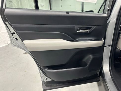 Used 2025 Toyota Grand Highlander AWD image 43