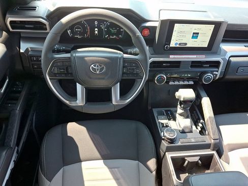 Used 2025 Toyota Tacoma TRD Off-Road AWD/4WD image 11