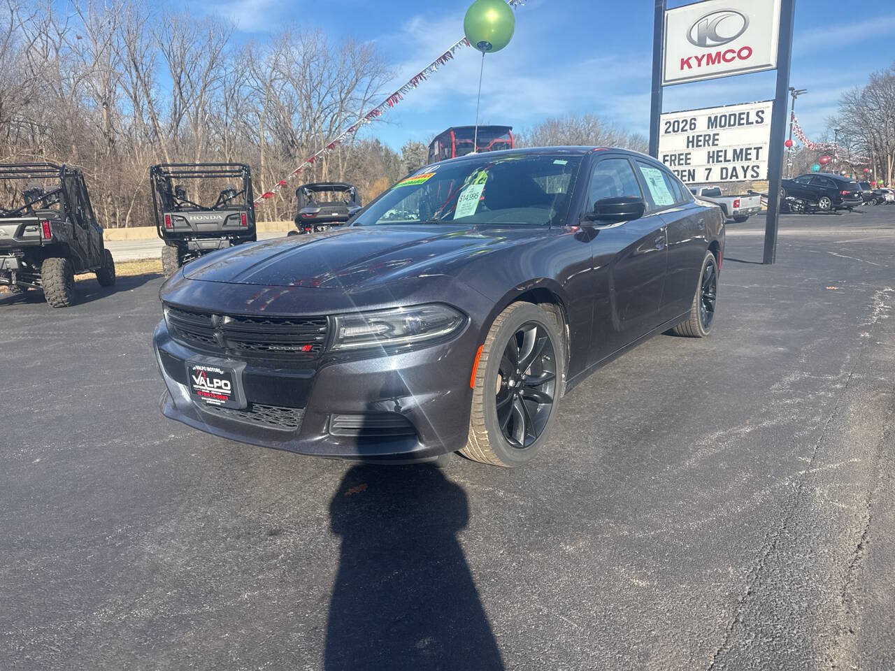 Used 2018 Dodge Charger SXT w/ Blacktop Package RWD image 5