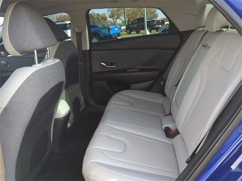 Used 2023 Hyundai Elantra Limited w/ Preferred Accessory Package image 12