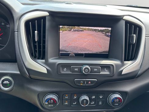 Used 2024 GMC Terrain SLE w/ Driver Convenience Package FWD image 26