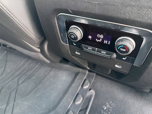 Used 2024 Chevrolet Tahoe Z71 w/ Luxury Package image 17