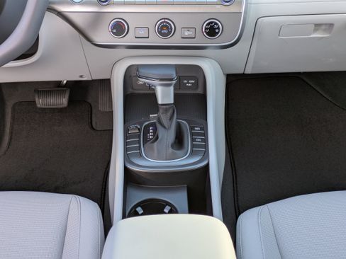 New 2026 Hyundai Kona SE image 19