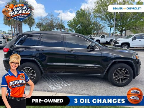 Used 2019 Jeep Grand Cherokee Laredo w/ Laredo X Package image 3