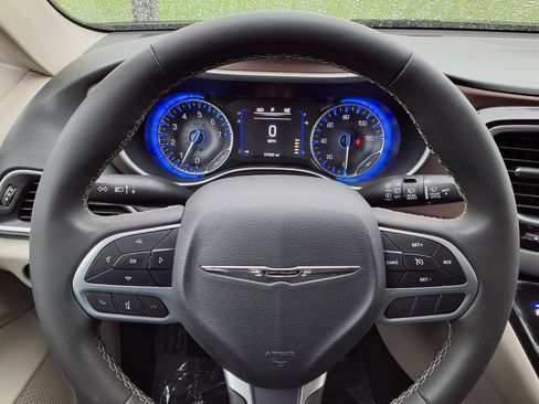 Used 2023 Chrysler Voyager LX image 11