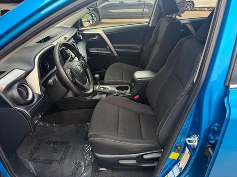 Used 2018 Toyota RAV4 XLE w/ Plus Extra Value Package AWD/4WD image 6