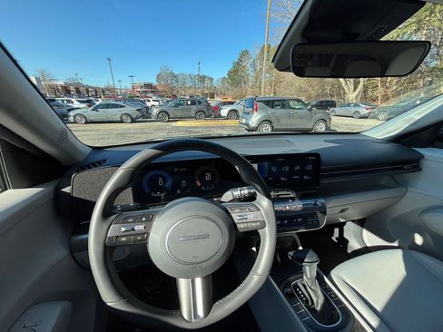 Used 2025 Hyundai Kona SEL image 35
