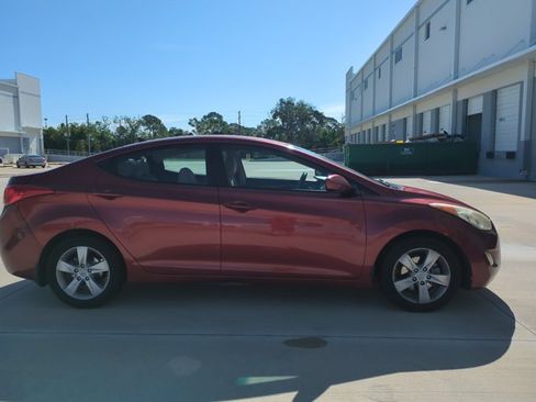 Used 2013 Hyundai Elantra GLS w/ Preferred Pkg FWD image 4