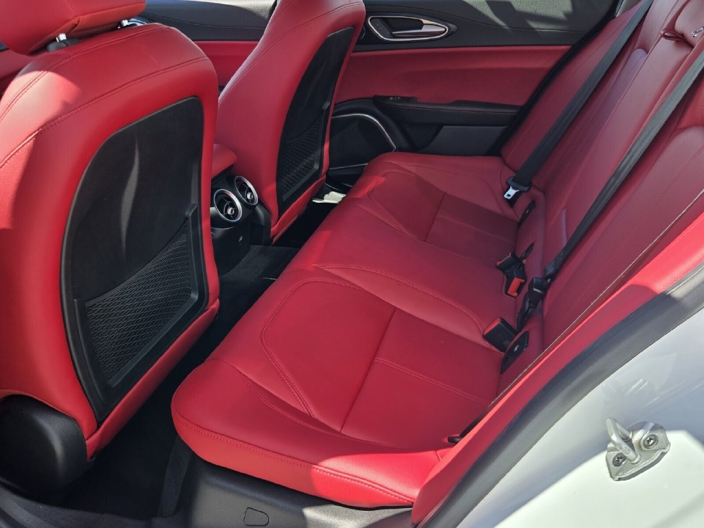 Used 2019 Alfa Romeo Giulia w/ Quick Order Package 22K Sport RWD image 11
