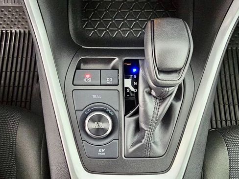 Used 2024 Toyota RAV4 LE image 22