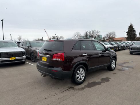 Used 2011 Kia Sorento LX w/ Convenience Pkg image 2