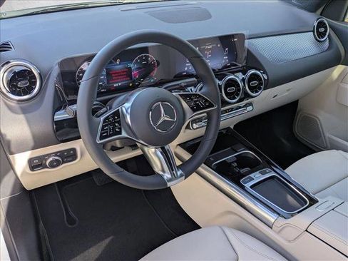 Used 2026 Mercedes-Benz GLA 250 image 3