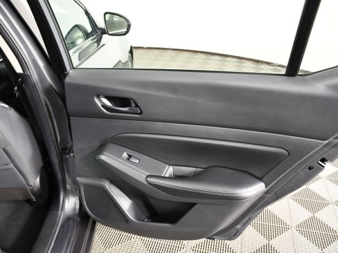 Used 2024 Nissan Altima 2.5 SV FWD image 41