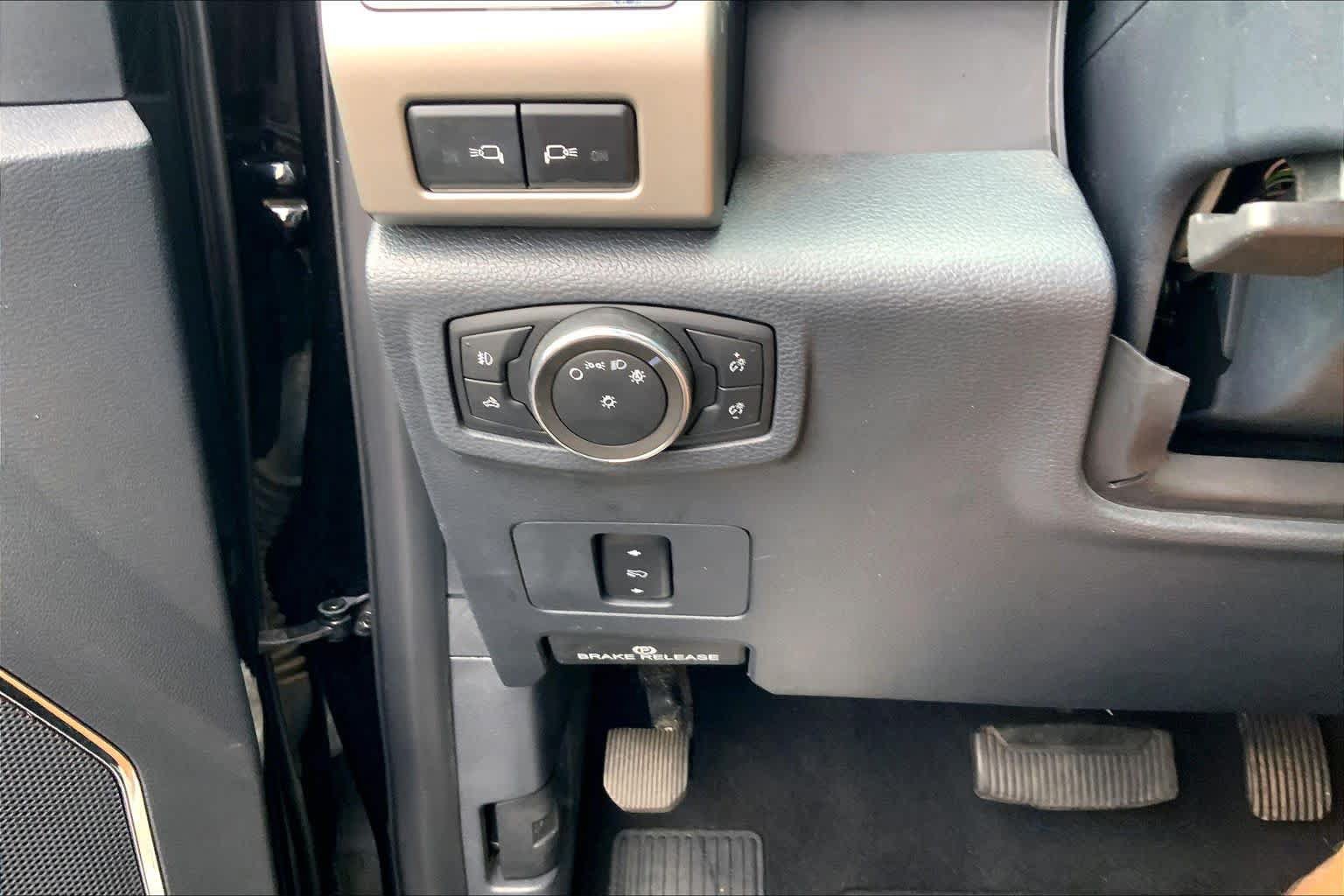 Used 2022 Ford F250 Lariat w/ Black Appearance Package AWD/4WD image 36