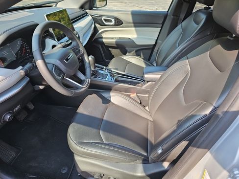 Used 2025 Jeep Compass Limited AWD/4WD image 18