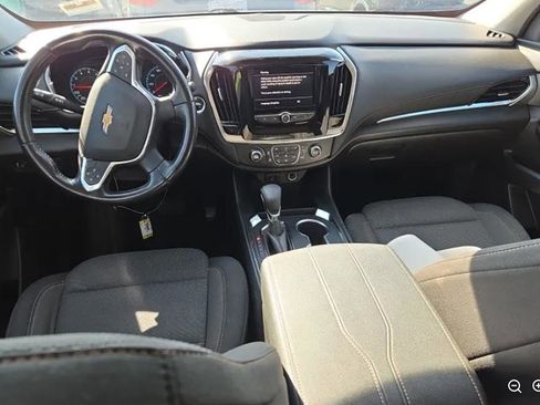 Used 2021 Chevrolet Traverse LT image 7