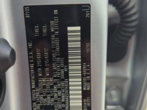 Used 2025 Toyota Corolla Cross L image 25