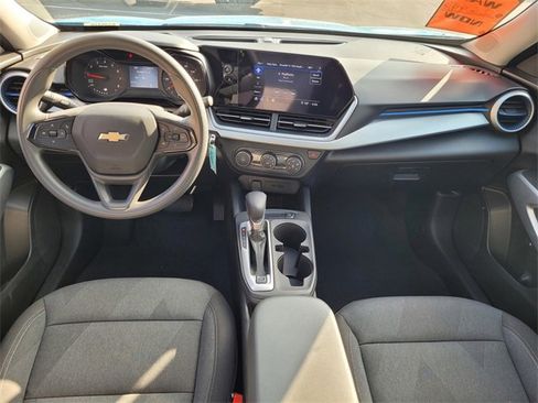 Used 2025 Chevrolet Trax LS image 9
