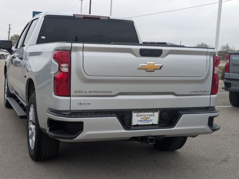 Used 2022 Chevrolet Silverado 1500 Custom image 5