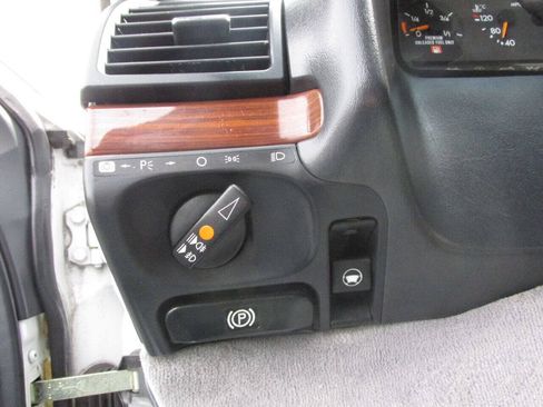 Used 1992 Mercedes-Benz 400 E image 33