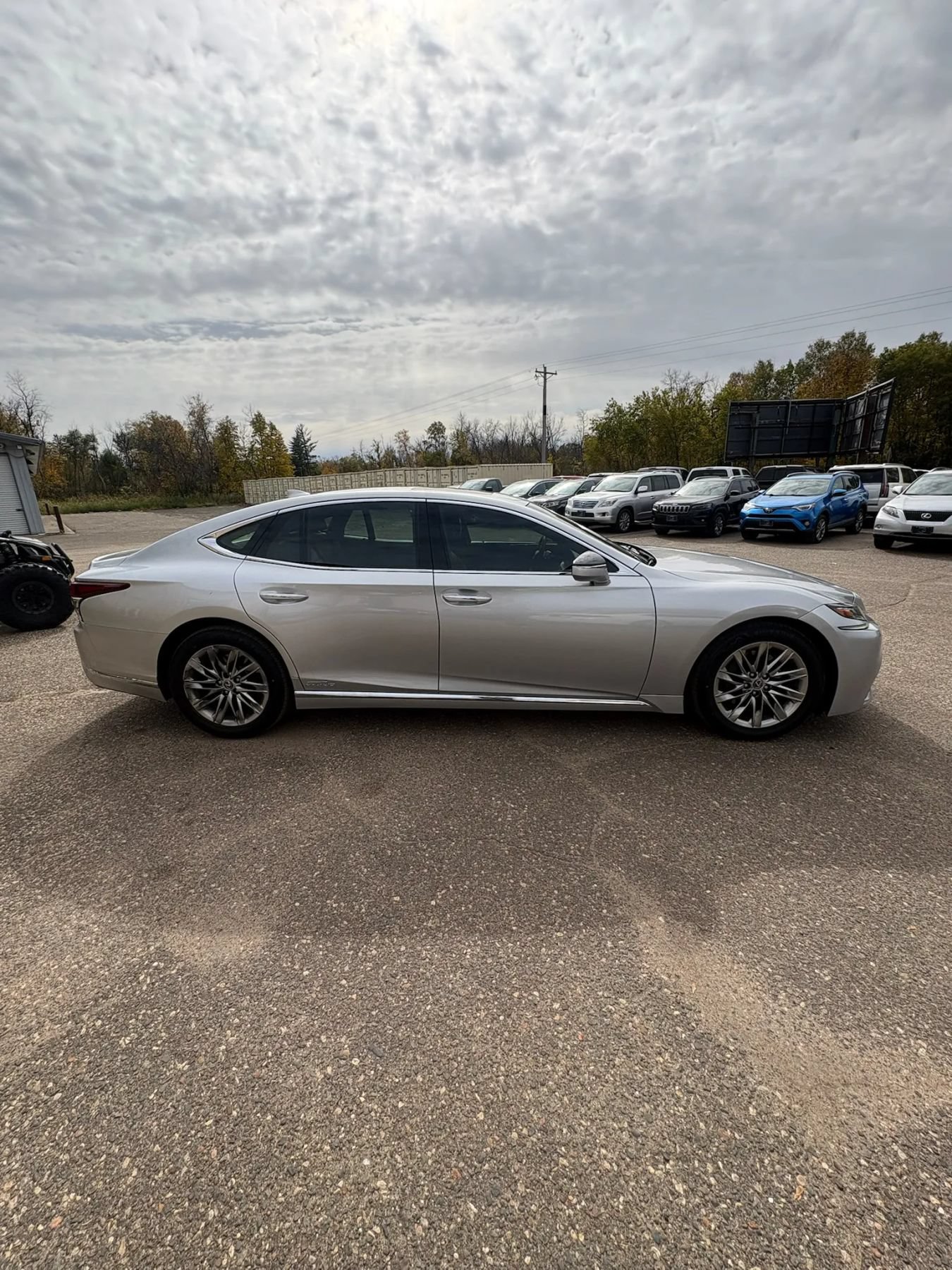 Used 2018 Lexus LS 500h AWD w/ Accessory Package (Z1) image 4