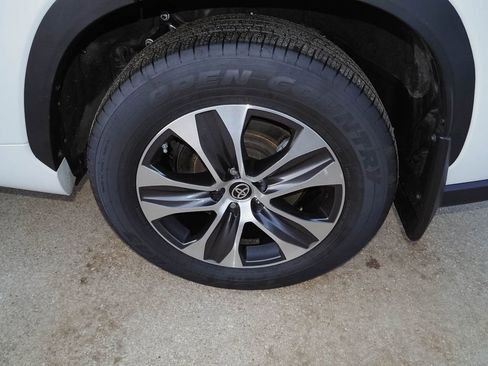 Used 2022 Toyota Highlander XLE image 37