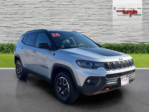 Used 2024 Jeep Compass Trailhawk AWD/4WD image 7