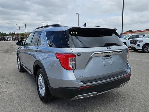 Used 2024 Ford Explorer XLT w/ Equipment Group 202A RWD image 3