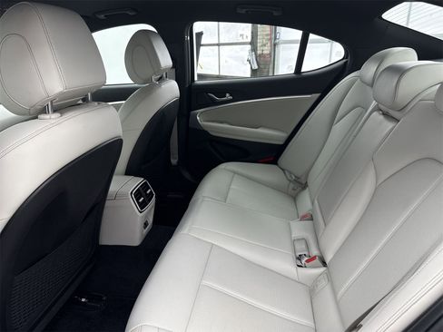 Used 2024 Genesis G70 2.5T image 33