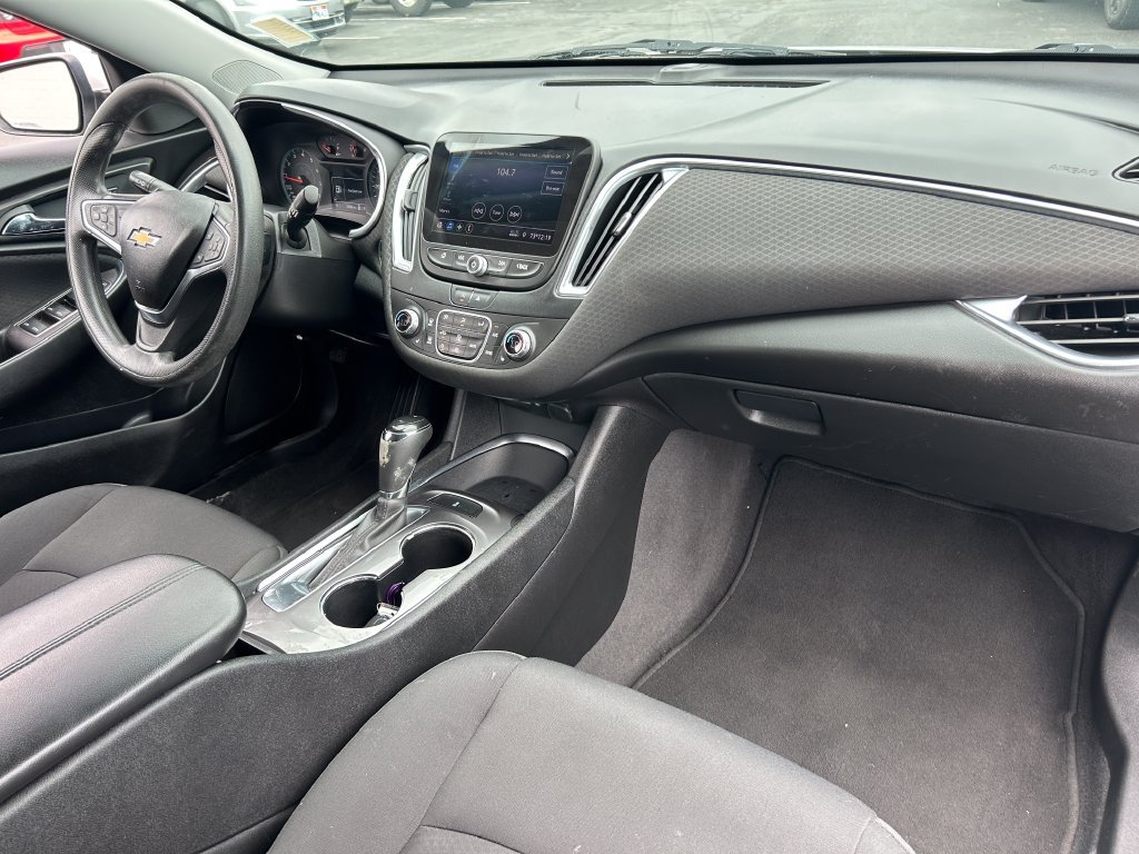 Used 2020 Chevrolet Malibu LT FWD image 34