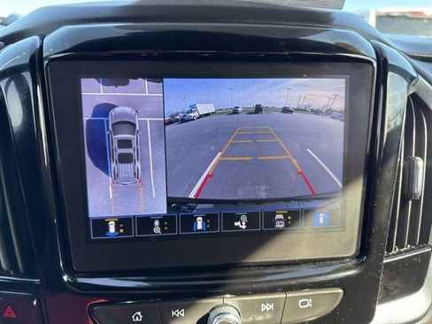 Used 2023 Chevrolet Traverse LT w/ Rear Camera Mirror Package AWD/4WD image 28
