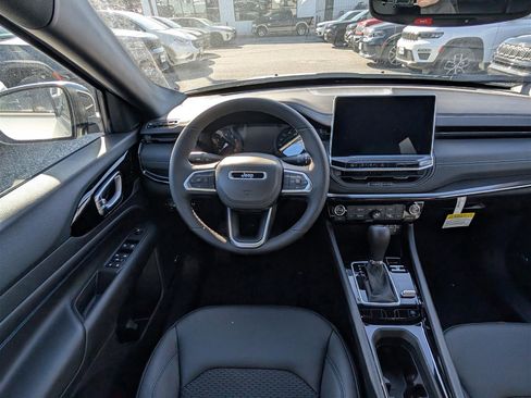 New 2025 Jeep Compass Latitude w/ Sun & Sound Group image 11