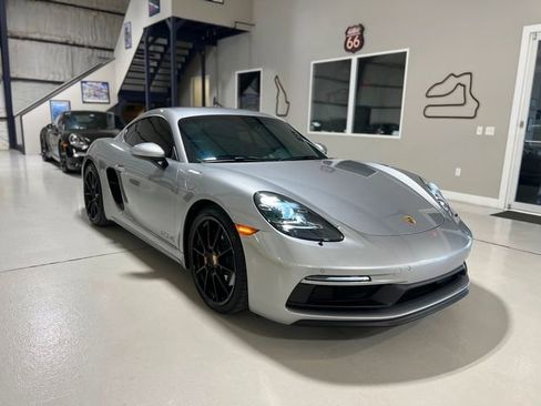 Used 2022 Porsche 718 Cayman GTS w/ Premium Package image 47