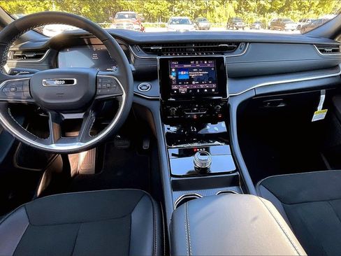 New 2025 Jeep Grand Cherokee L Altitude image 5
