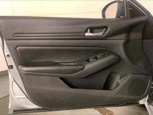Used 2024 Nissan Altima 2.5 SV AWD/4WD image 24