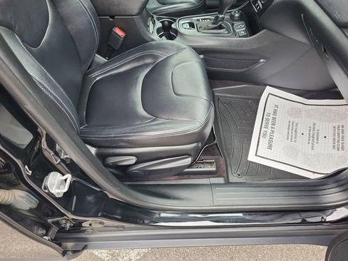 Used 2019 Jeep Cherokee Latitude w/ Popular Appearance Group AWD/4WD image 19