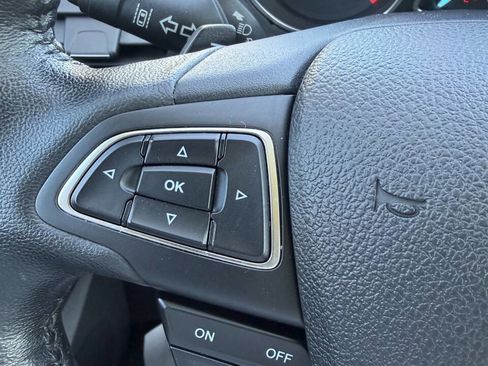 Used 2017 Ford Escape Titanium w/ Equipment Group 301A AWD/4WD image 19