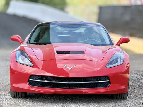 Used 2017 Chevrolet Corvette Stingray Coupe w/ 3LT Preferred Equipment Group RWD image 7